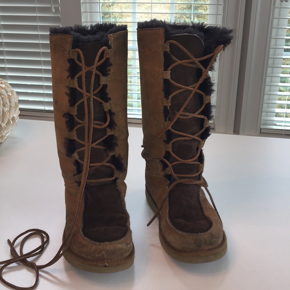 Ugg lace up classic fleece lined boot. Sz 8